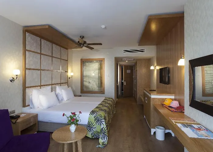 Hotel Defne Defnem 5*