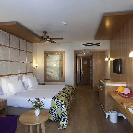 Hotel Defne Defnem 5*